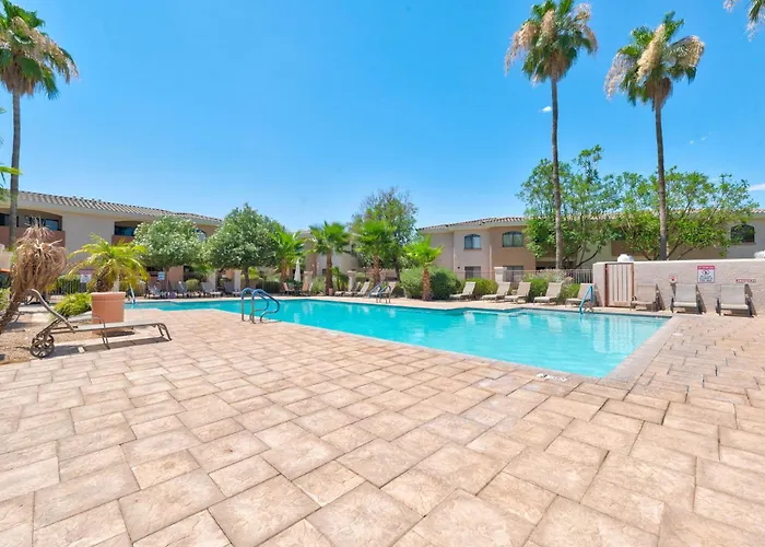 Comfy With Heated Pool And Gym *