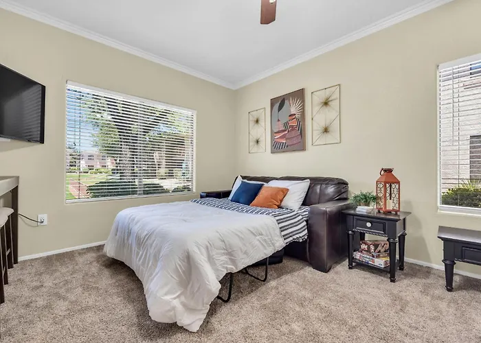 Comfy With Heated Pool And Gym *